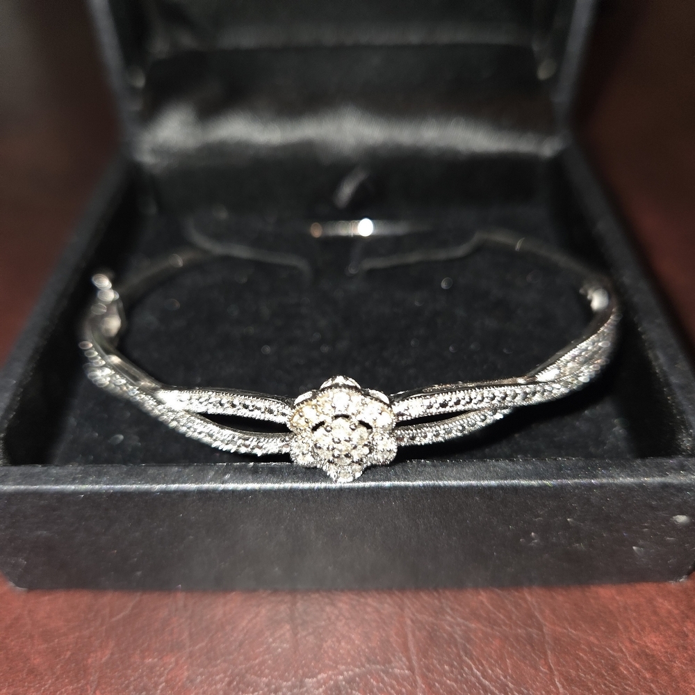 Elegant Sterling Silver Bracelet with Floral Design